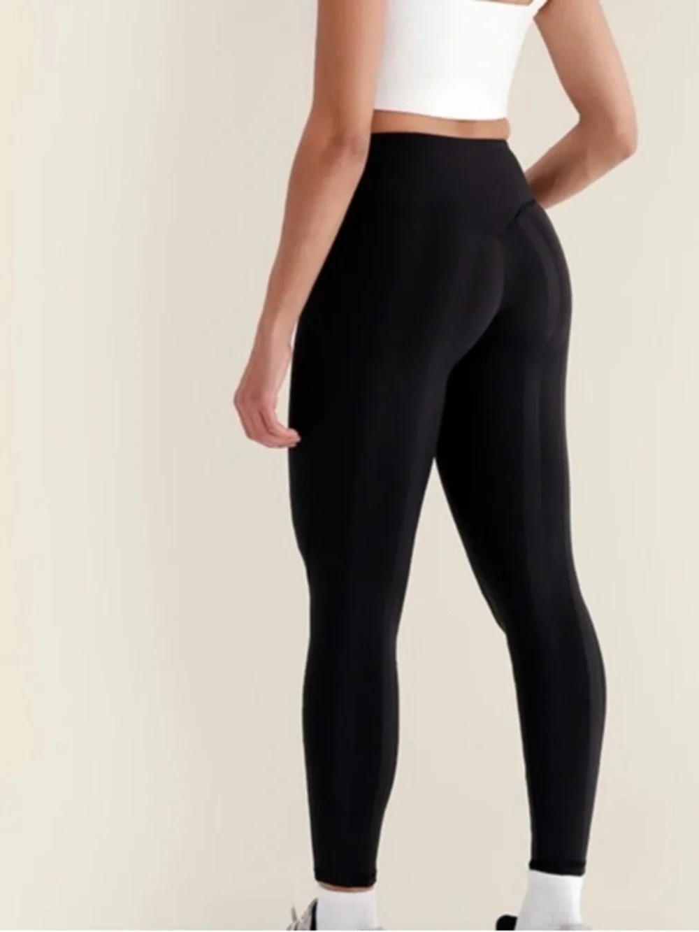 Skinnify leggings outside